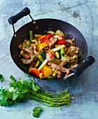 Thailändisches Gemüse und Rindfleisch aus dem Wok