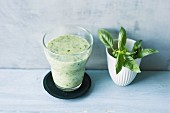 Avocado and lamb's lettuce smoothie with banana and basil