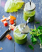 Chard and savoy cabbage smoothies with grapefruit, pear and mint