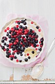 Quark gratin with berries (seen from above)