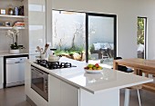 White island counter with gas cooker in open-plan interior
