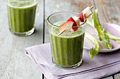 Dandelion and peach smoothie with baby spinach and flaxseeds