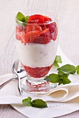 Vanilla dessert with strawberries