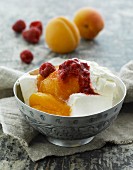 Vanilla ice cream with peaches and raspberries