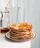 Vegan pancakes with maple syrup (USA)