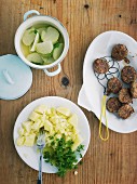 Kohlrabi medley with veal meatballs and mashed potatoes