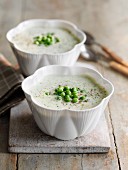 Lettuce soup with peas