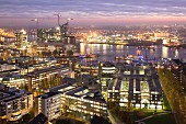 Blick auf den Hamburger Hafen, die Elbphilharmonie Hamburg und das Verlagsgebäude von Gruner und Jahr, Hansestadt Hamburg