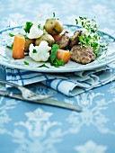 Meatballs with new potatoes, cauliflower and carrots