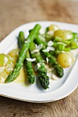 Green asparagus with sautéed grapes and a white wine sauce
