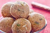 Pinni ladoo (sweet dumplings made from flaxseed flour and almonds, India)