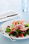 Mixed leaf salad with blackberries, cherries and ham
