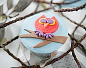 An owl cupcake