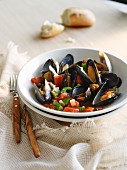Mediterranean mussels with tomatoes and pepper