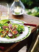 Salad with flash-fried tuna