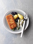 Vegetarian tofu cordon bleu with a kohlrabi medley and potatoes