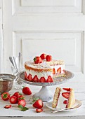 Cream cheese tart with strawberries