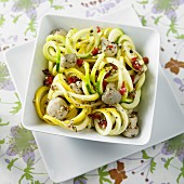 Green and yellow courgette spaghetti with garlic, peppers, olive oil and mushrooms