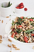 Wholemeal pasta with tuna, tomatoes and rocket