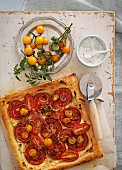 Tomato tart with red onions