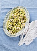 Salat mit Zucchini-Nudeln und Mini-Mozzarella