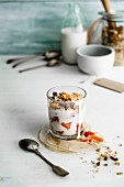 Joghurt muesli with strawberries