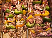 Raw lamb and pepper kebabs in a marinade