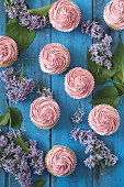 Cupcakes with raspberry cream