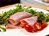 Slices of baked hamwith salad