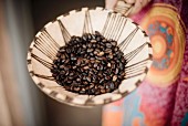 Frisch geröstete, äthiopische Kaffeebohnen