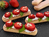 Sponge fingers with strawberries and oats