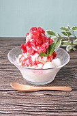 Strawberry shaved ice with rice flour dumplings