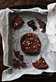 Chocolate Chip Cookies auf Papier