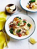 Linguine with tomatoes, prawns and rocket salad