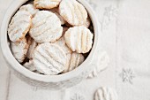 Shortbread cookies with icing sugar in a biscuit tin (Christmas)