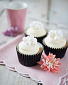 Vanilla cupcakes decorated with and marshmallows