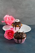 Muffins decorated with candied rose petals