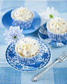Cupcakes with vanilla cream and sugar pearls