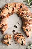 An olive and goat's cheese bread wreath