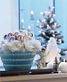 Christmas table arrangement with pastel baubles & white roses