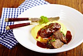 Lothing-style pork cheeks with mashed potatoes