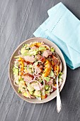 Salat mit Quinoa, Ente und gegrillten Nektarinen