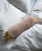 Knitting with a crochet needle: knooked bolster