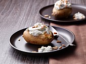 Baked potatoes with Gorgonzola cream and pine nuts