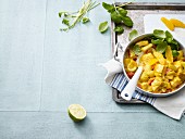 Yellow fish curry with oranges and fennel (low carb)