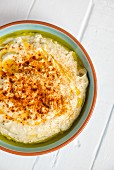 A bowl of hummus (seen from above)