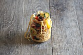 Spaghetti primavera with vegetables in a jar to take away