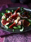 Fig salad with rocket, ham and mini mozzarella