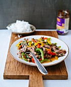 Flash-fried beef loin with colourful peppers