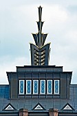 Der Dachabschluss die goldene Ananas des Museums für Angewandte Kunst, Grassimuseum, Leipzig, Deutschland